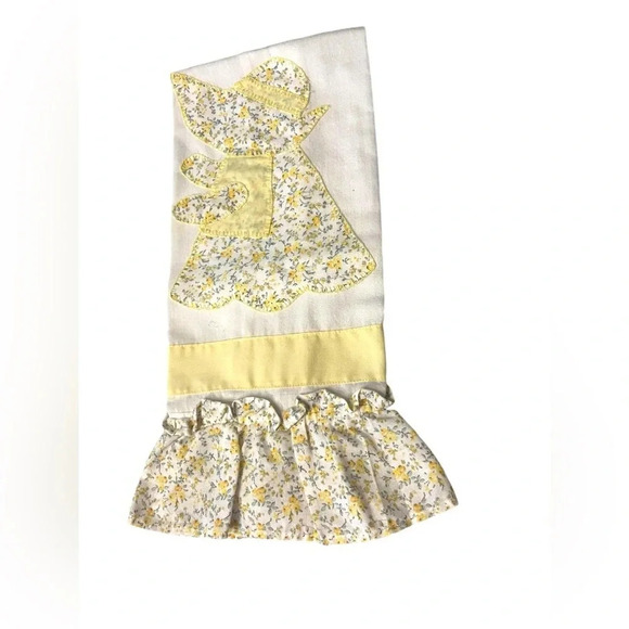 Sunbonnet Sue And Sam Handmade Hand Towels Yellow/white Ruffle Detail Set Of 2 - Picture 3 of 10